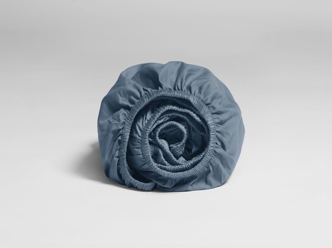 Drap-housse satin de coton bleu délavé