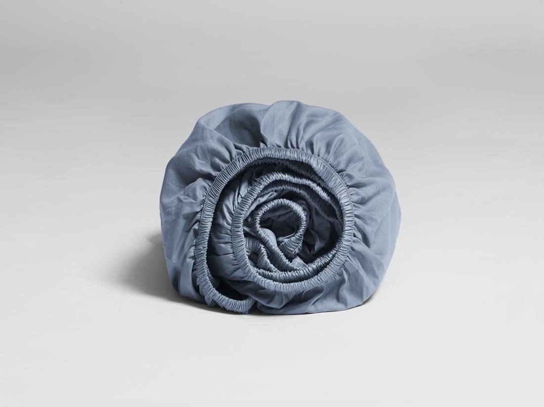 Drap-housse satin de coton bleu délavé 180x210x30
