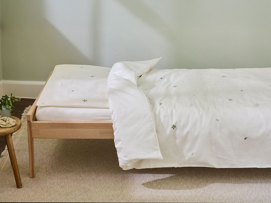 Housse de couette enfant satin de coton blanc chaud botanique