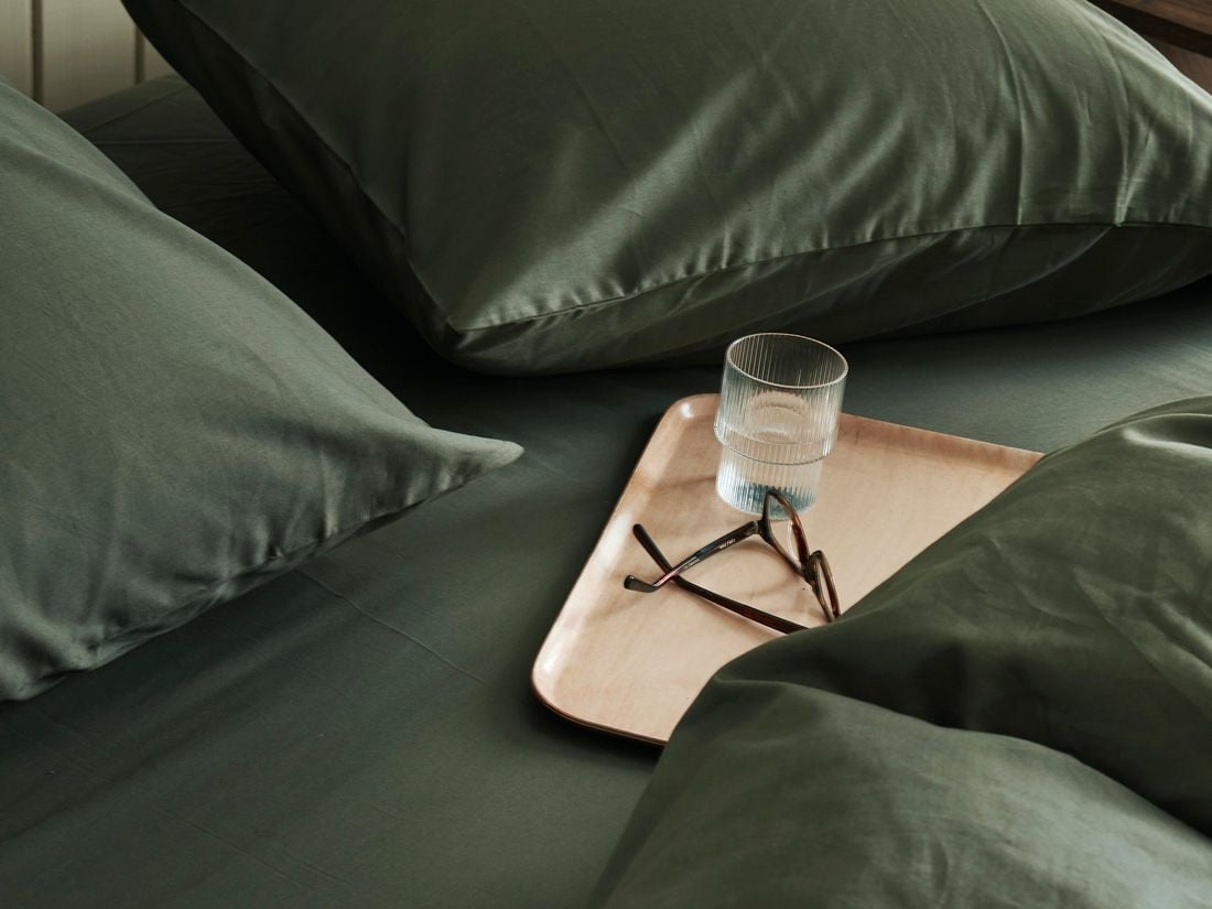 Taie d'oreiller satin de coton vert olive foncé