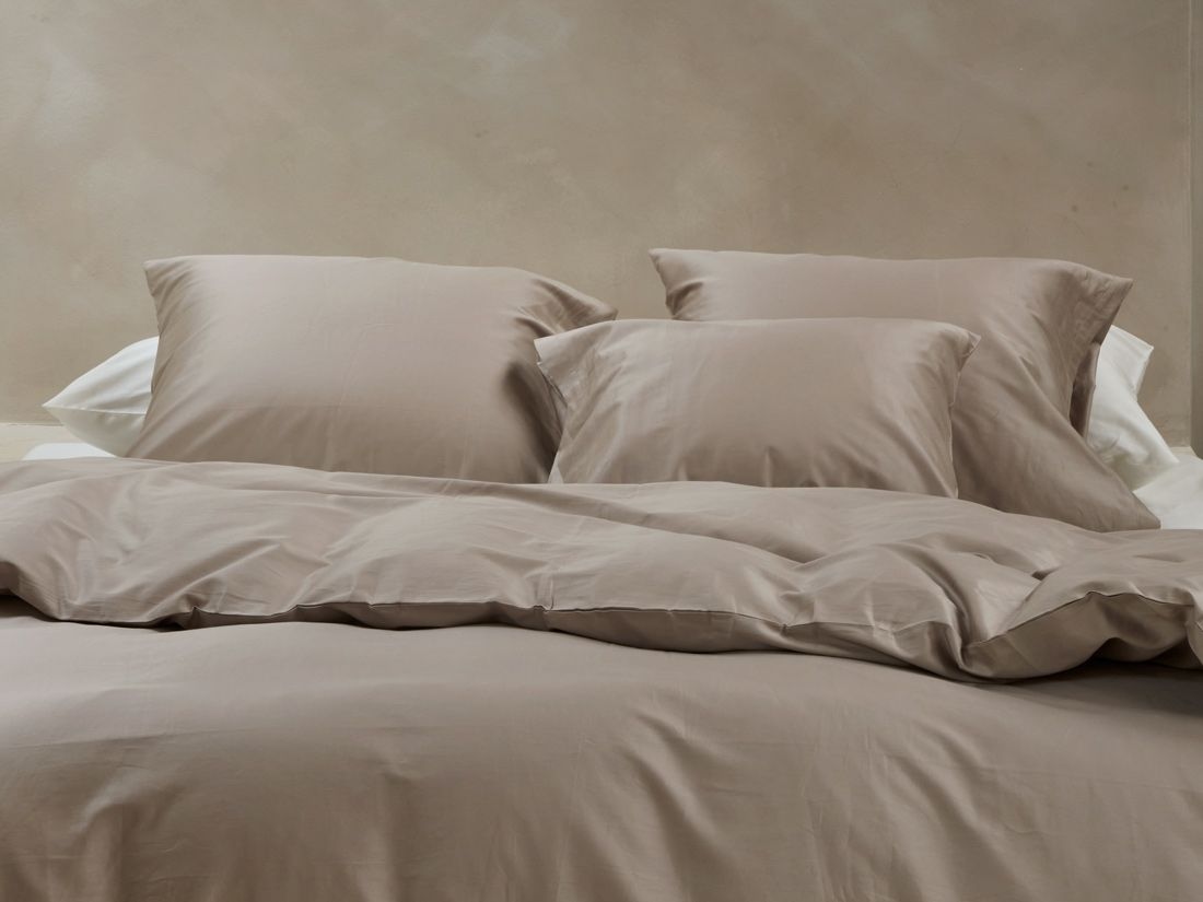Taie d'oreiller satin de coton taupe chaud