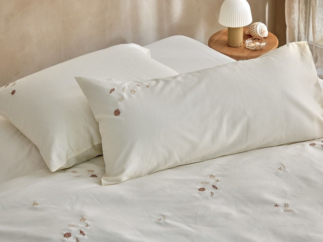Taie d’oreiller satin de coton coquillage blanc chaud
