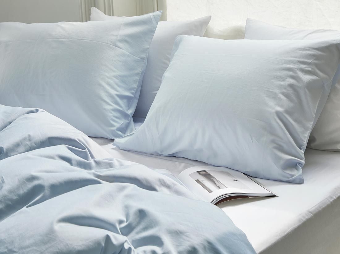 Taie d'oreiller satin de coton bleu ciel