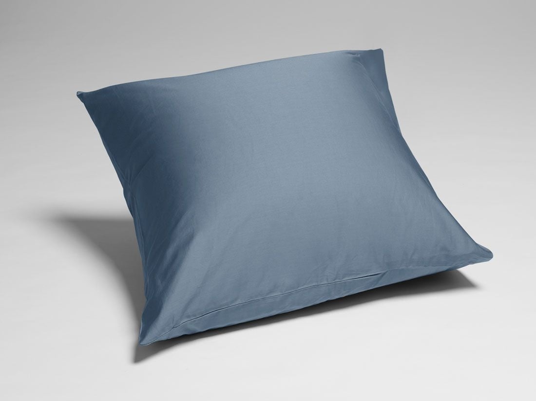 Taie d'oreiller satin de coton bleu délavé 65x65