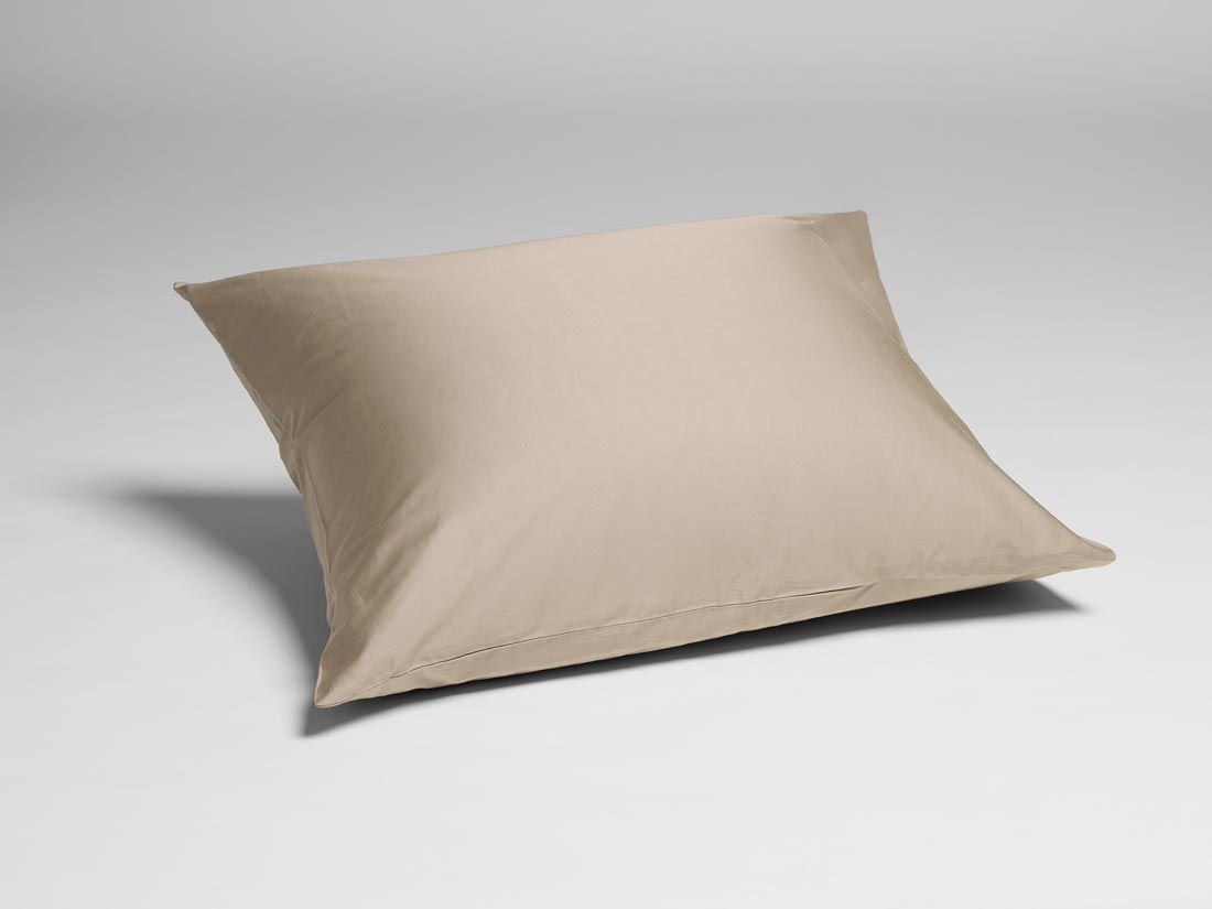 Taie d'oreiller satin de coton taupe chaud