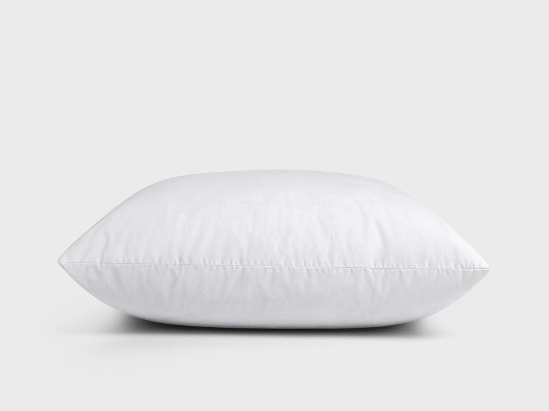 Coussin décoratif garni de plumettes recyclées 50x50