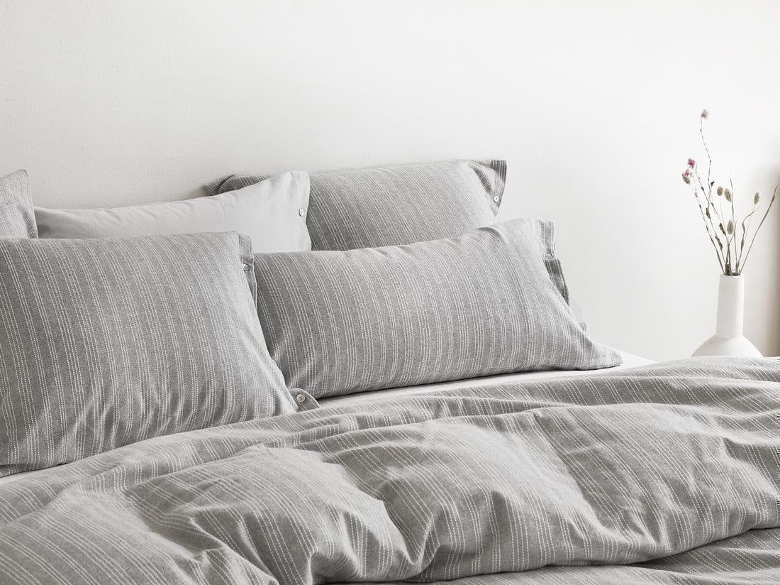 Taie d'oreiller flanelle de coton grey/white stripe 50x60