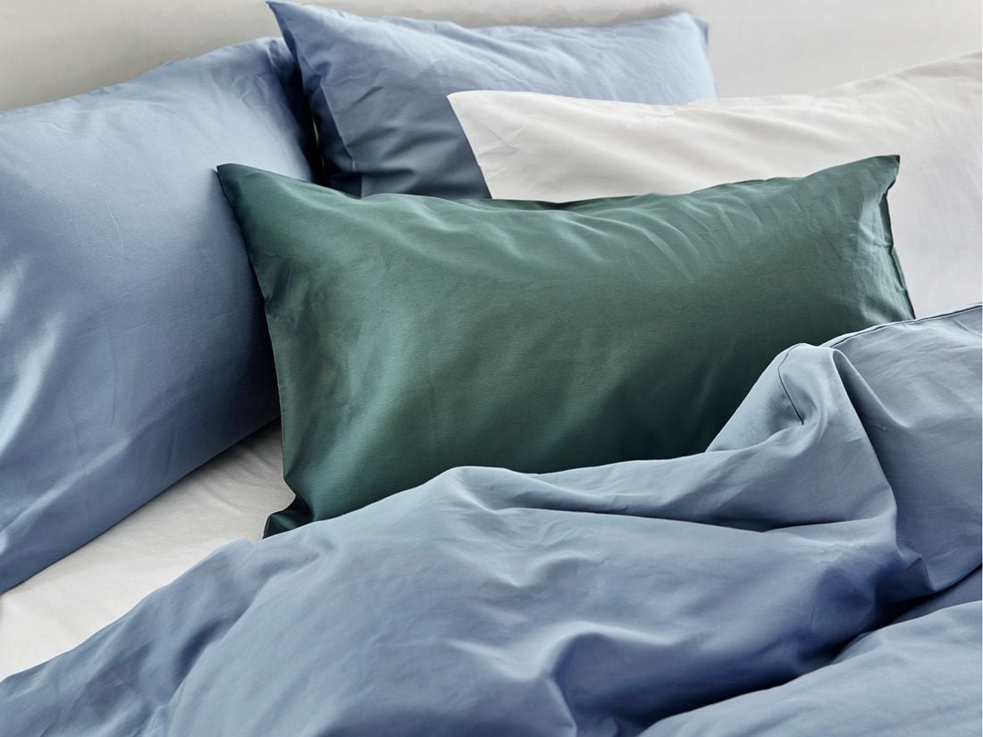 Taie d'oreiller satin de coton bleu délavé