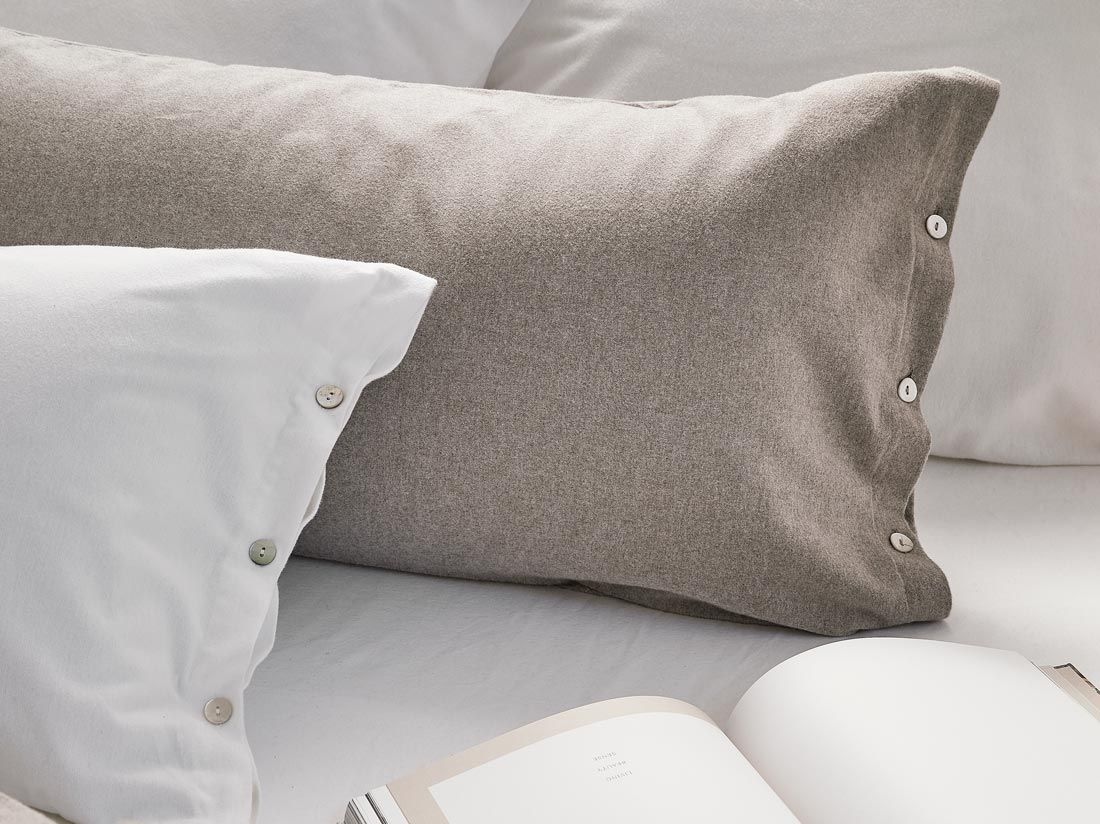 Taie d'oreiller flanelle de coton marron pierre